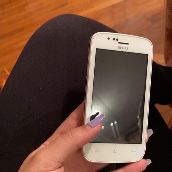 Blu cell phone touchscreen android smart phone - Picture 4 of 7